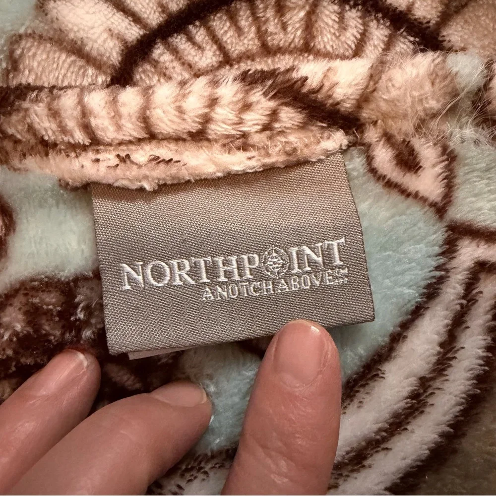 Northpoint Plush Fleece Throw Blanket Gray Aqua Medallion 72in